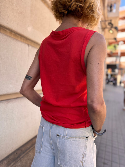 Gabriela camiseta pico roja