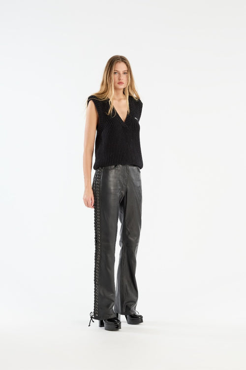 Laced leather pantalón