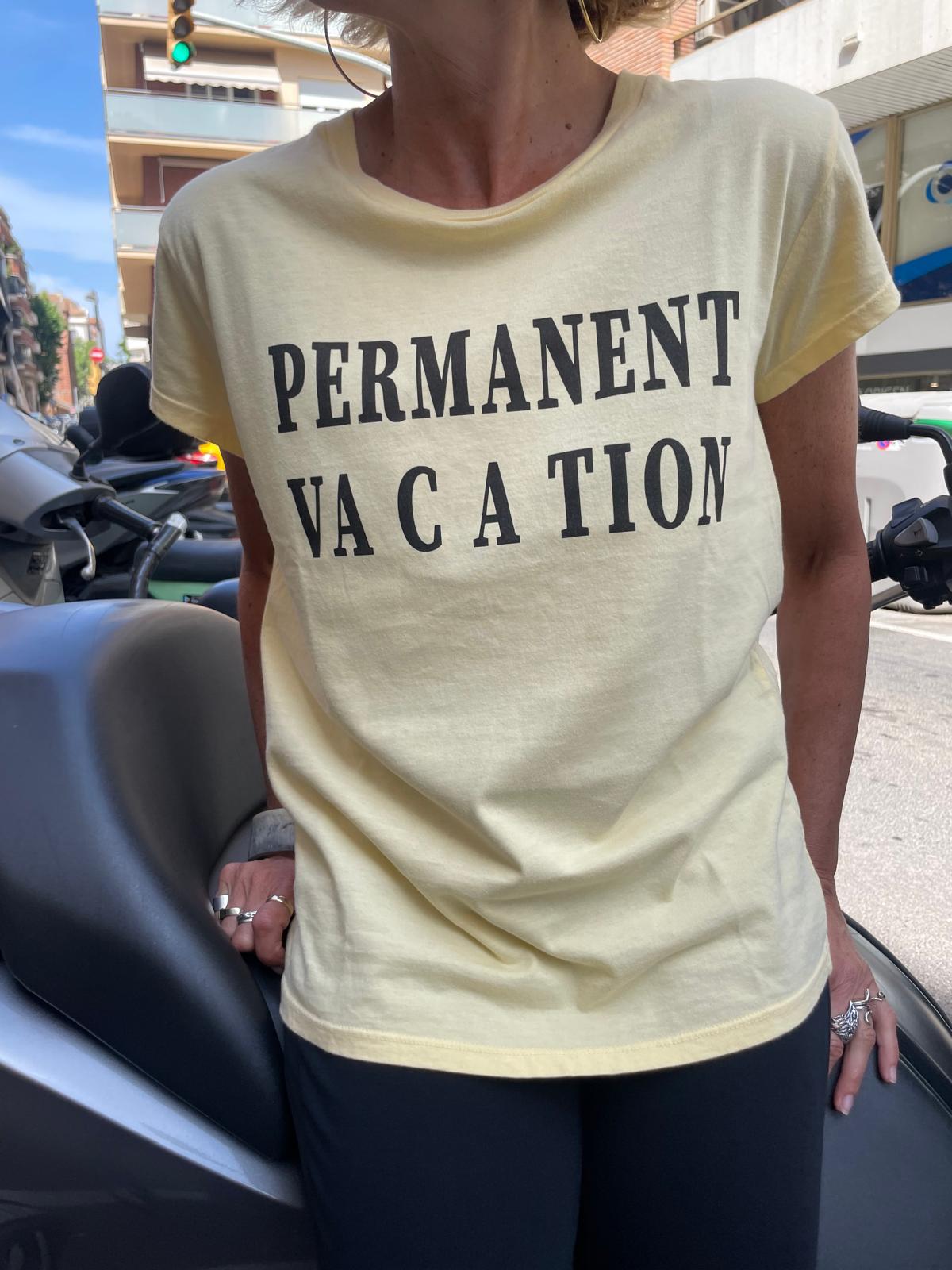 Camiseta  amarilla “vacación”.