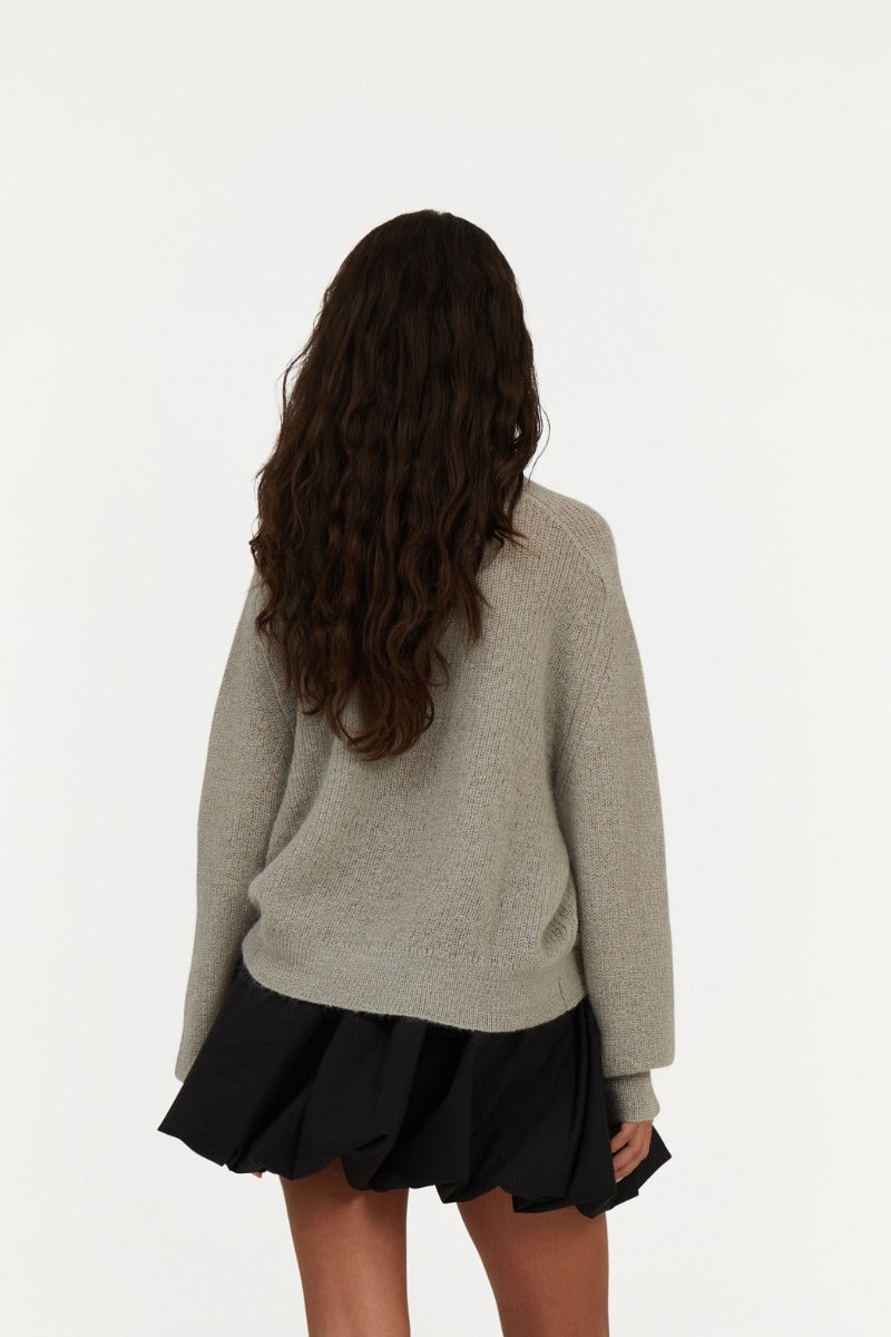 Light knit logo sweater gris perla