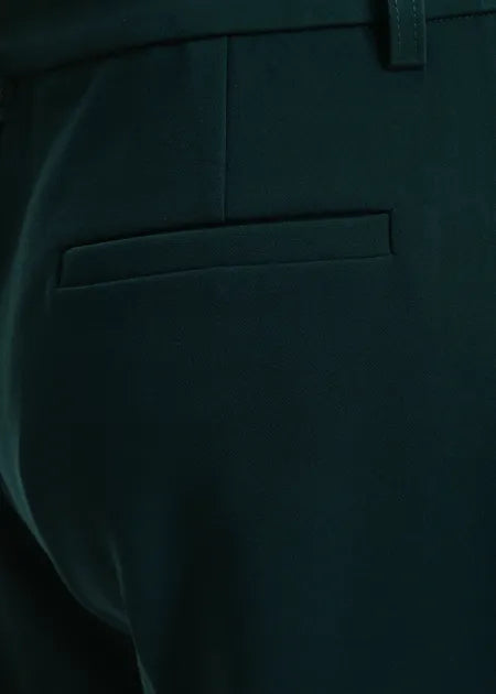 Konsiderate Trumpet Pants verdes.