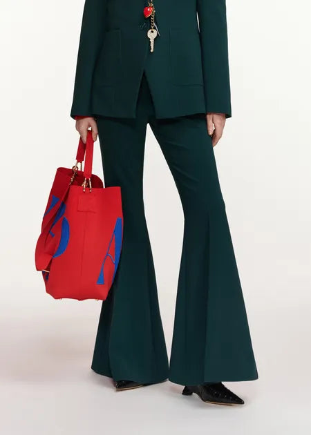 Konsiderate Trumpet Pants verdes.