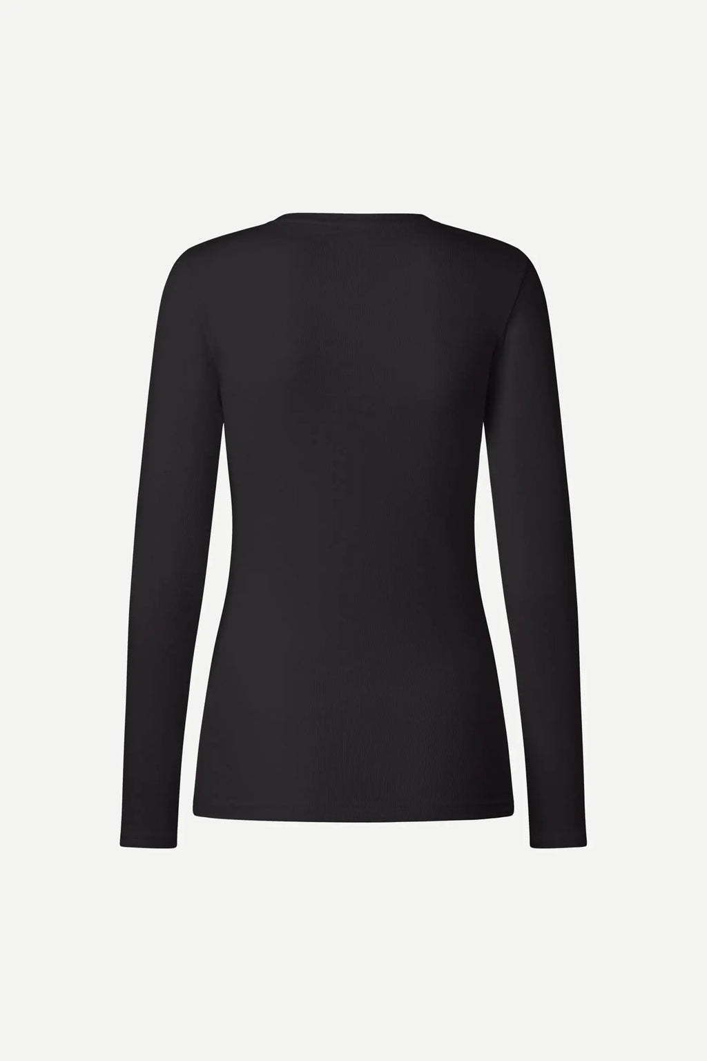 Alexa camiseta negra.