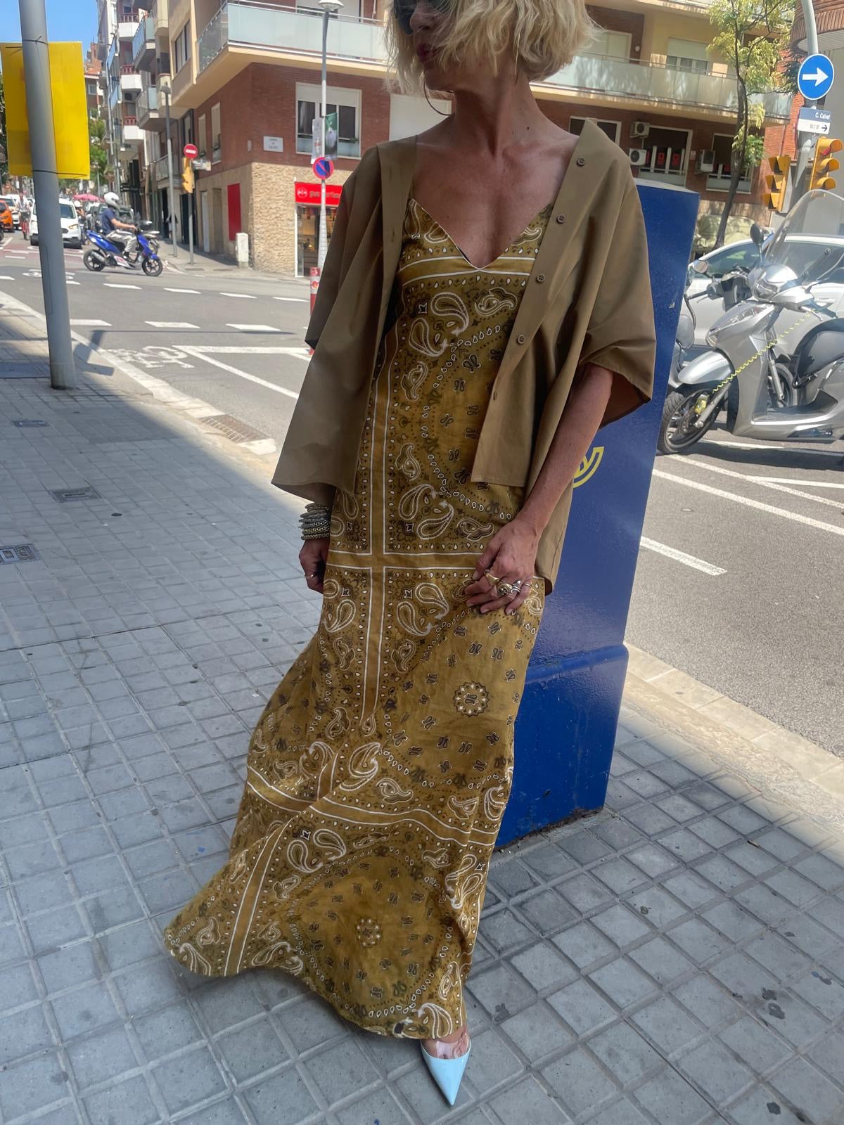 Camisa popeline over camel