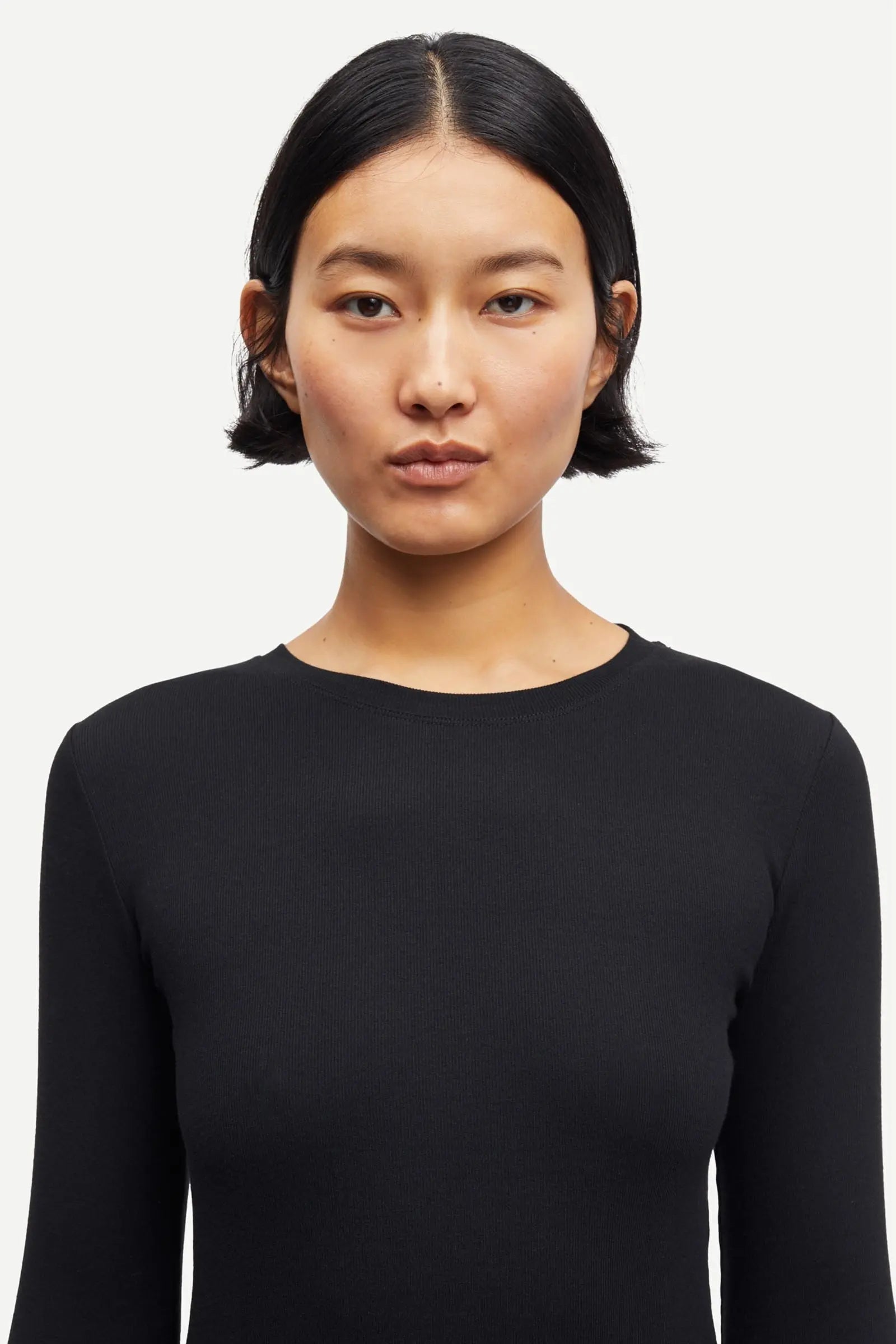 Alexa camiseta negra.