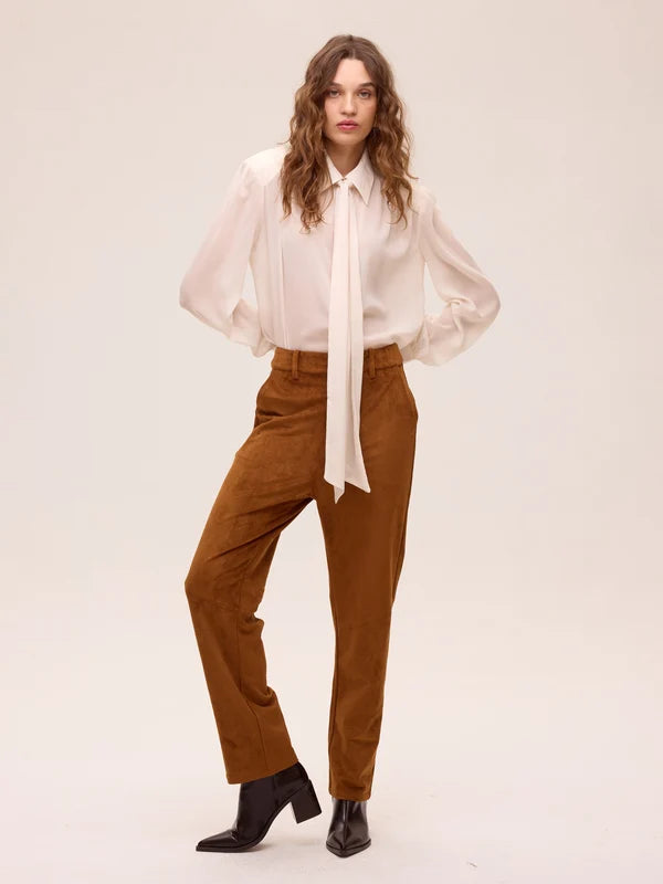 Allure camisa blanca.