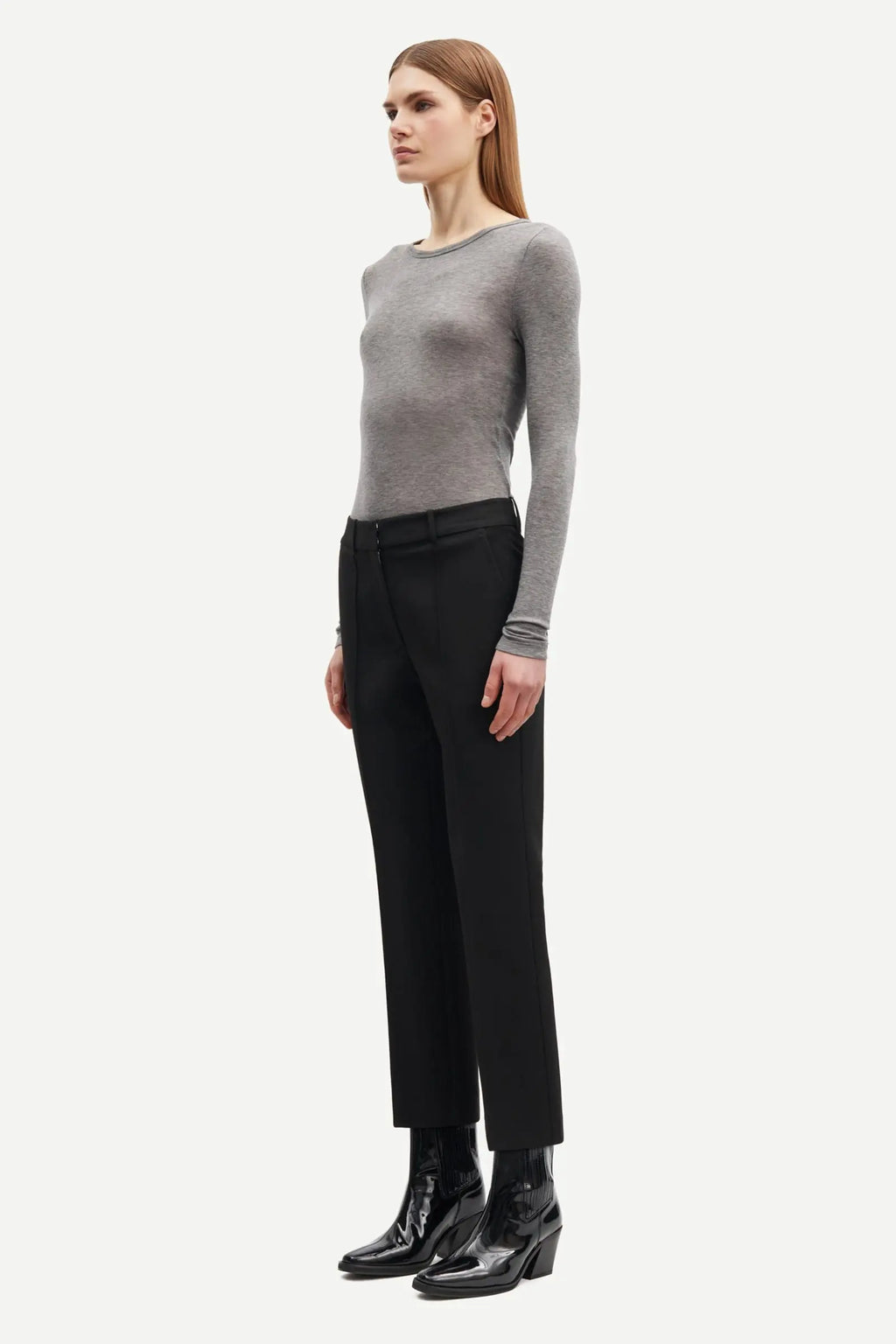 Sadou camiseta gris.