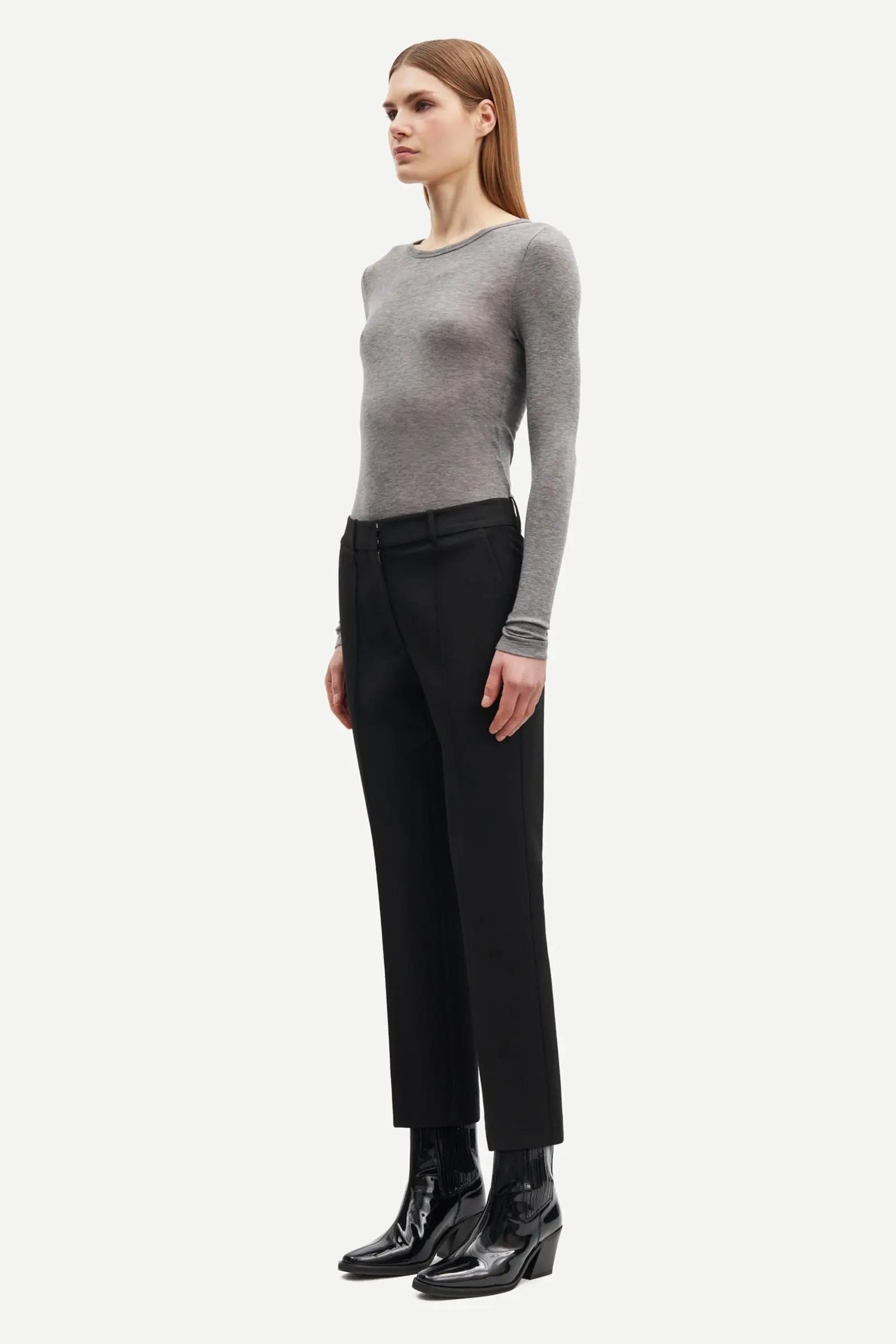 Sadou camiseta gris.