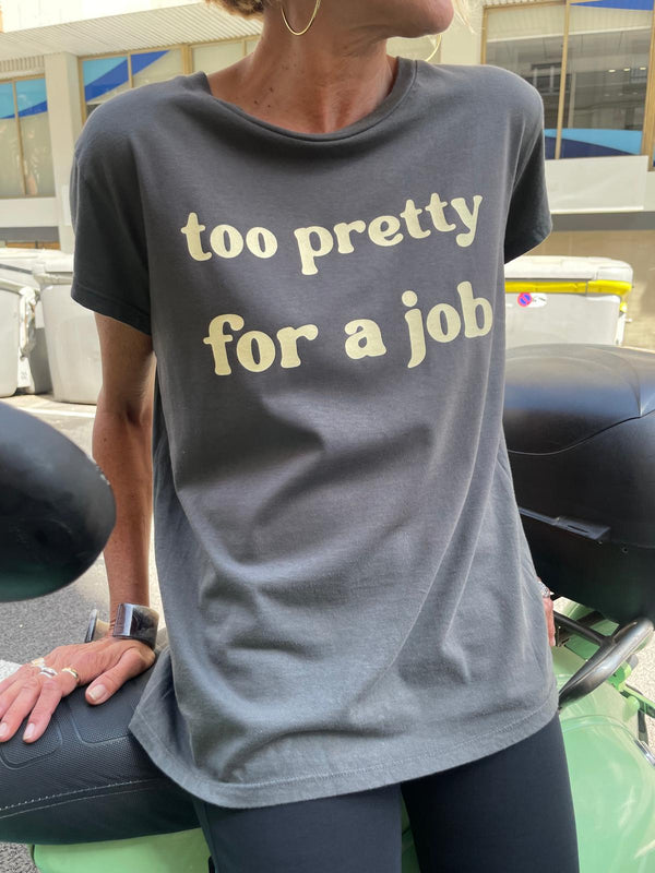 Camiseta gris “Too Pretty “