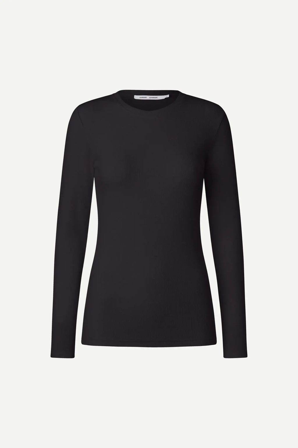 Alexa camiseta negra.