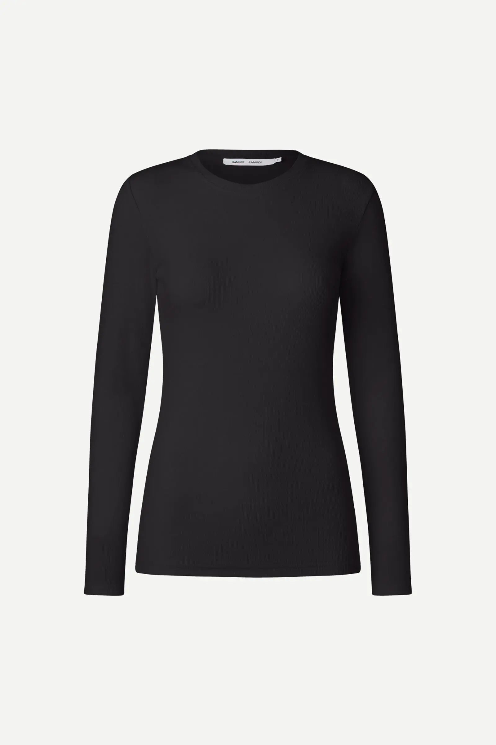 Alexa camiseta negra.