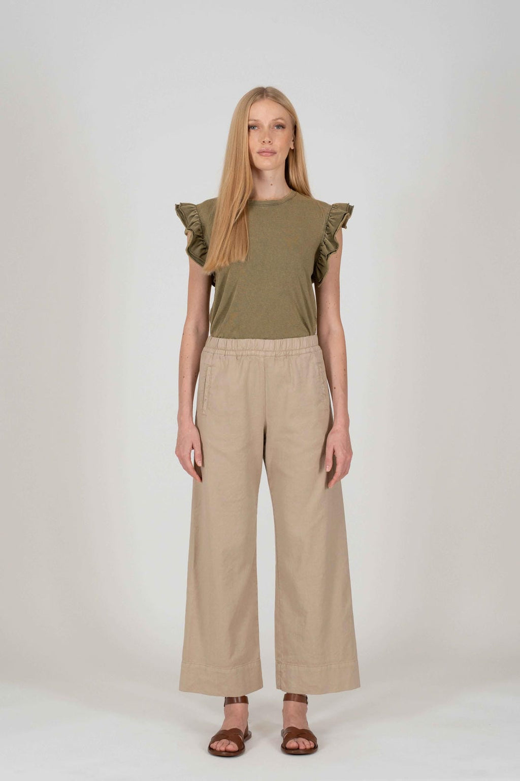 Stella Pantalón Camel — Chino Cropped Cintura Elástica Bolsillos Oblicuos | Ps Don't Forget Me