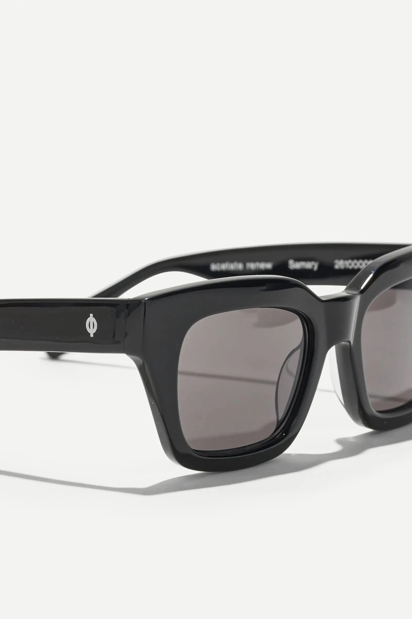 Samary Gafas Negras.