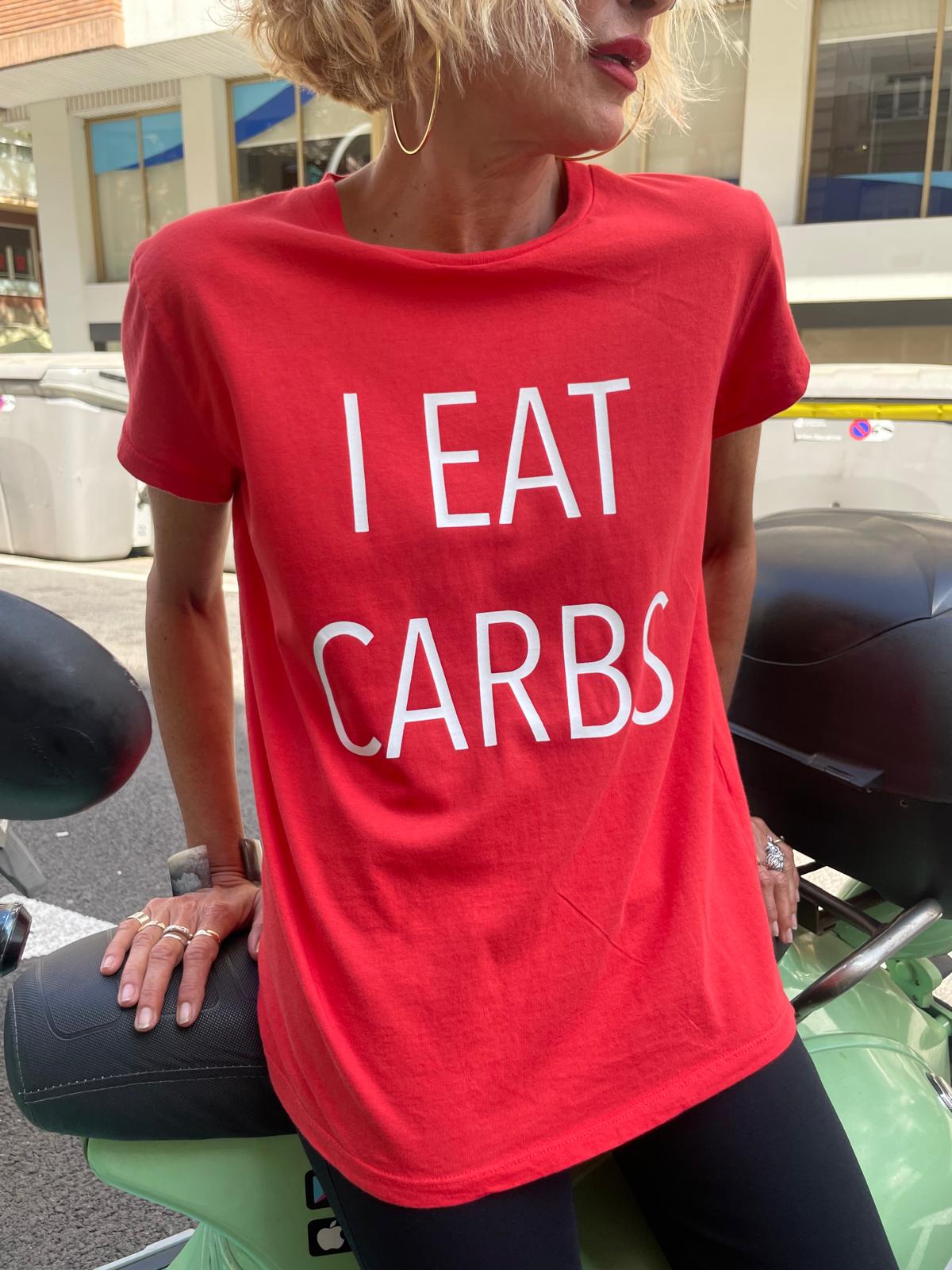 Camiseta roja “Carbs”.