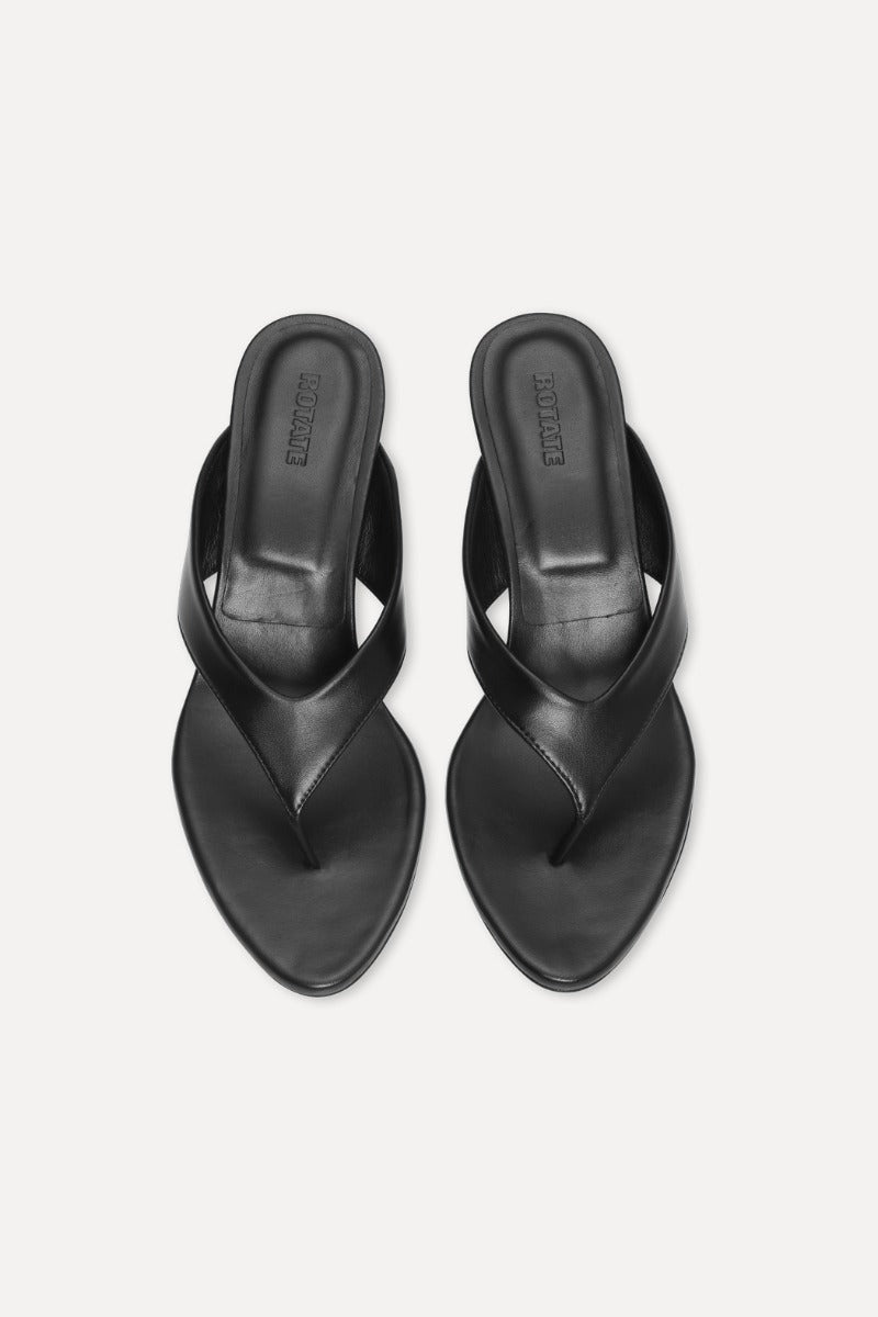 Kitten Heel Leather Mule Negra.