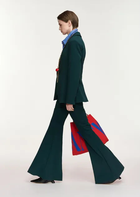Konsiderate Trumpet Pants verdes.