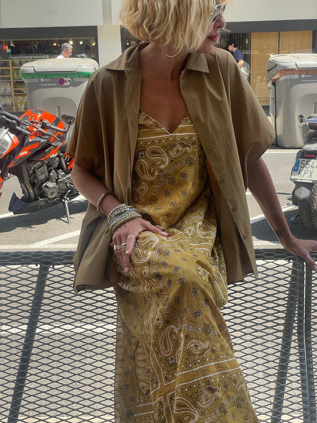 Camisa popeline over camel