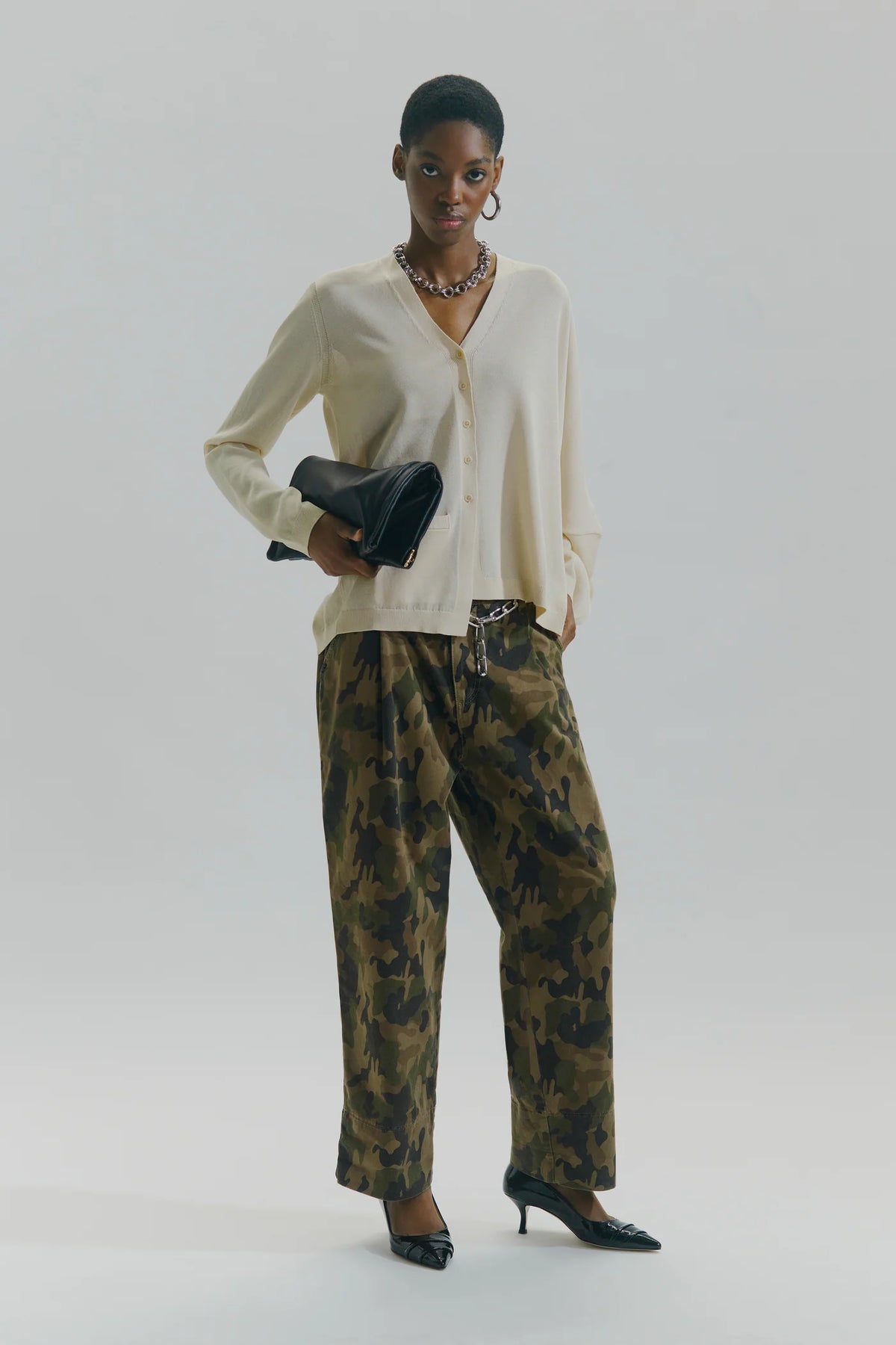 Pantalón camuflaje.