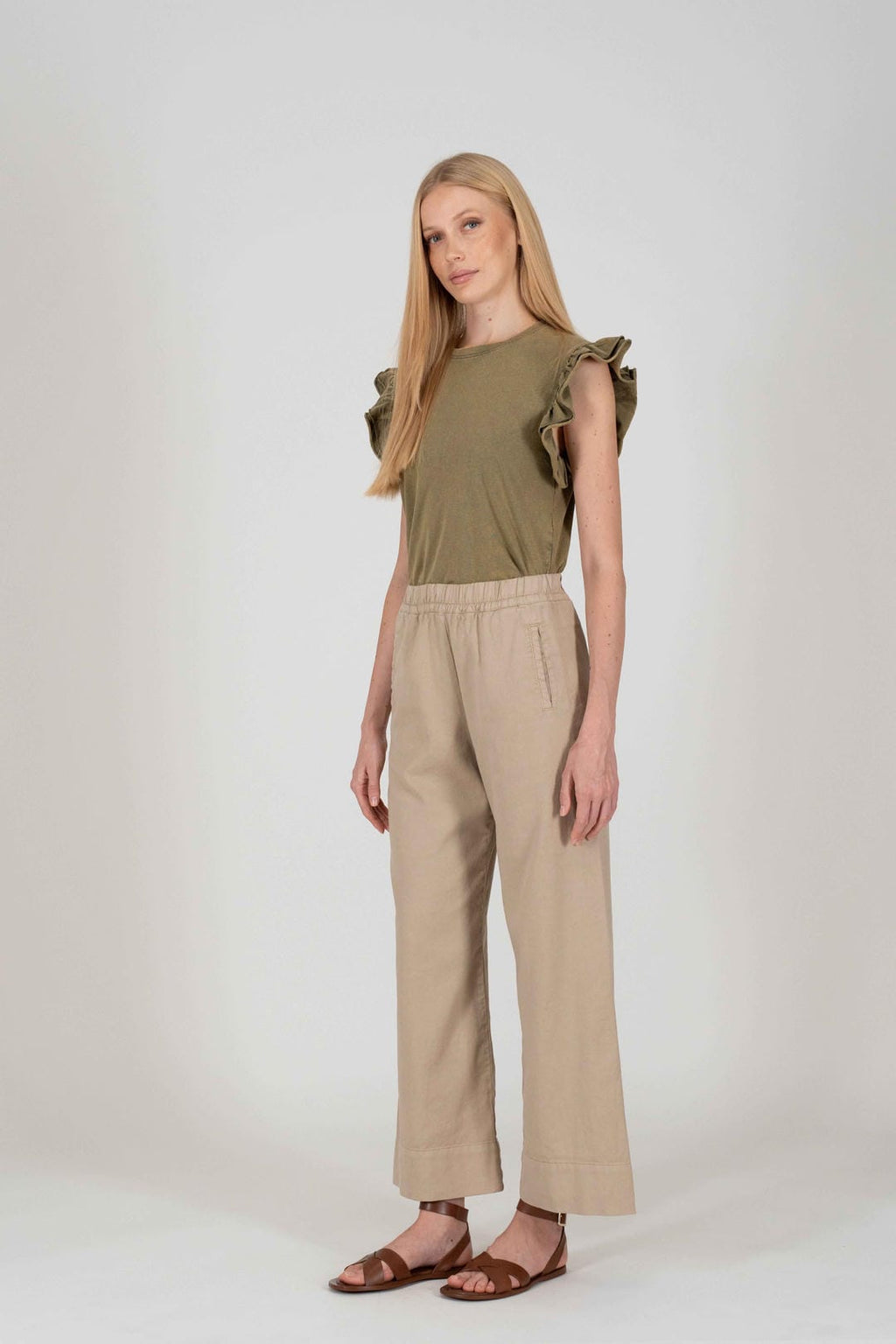 Stella Pantalón Camel — Chino Cropped Cintura Elástica Bolsillos Oblicuos | Ps Don't Forget Me