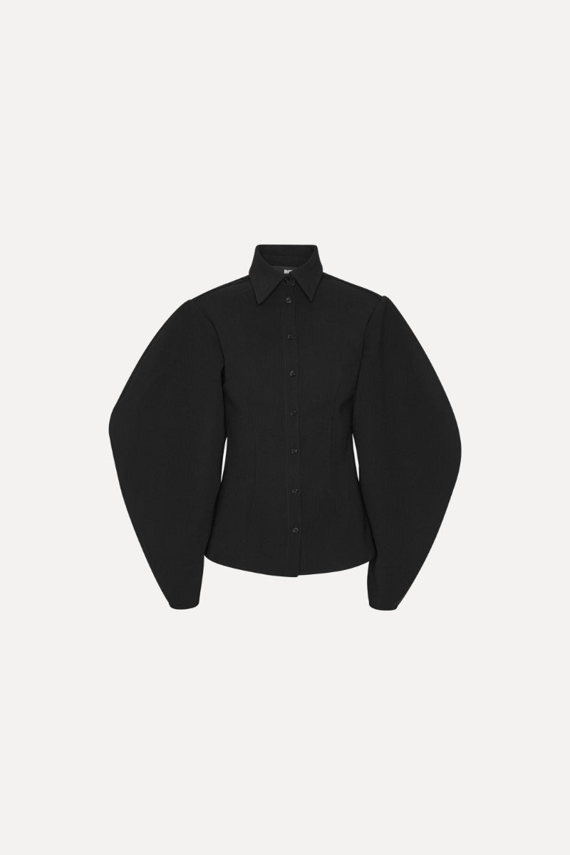 Suiting fitted shirt.
