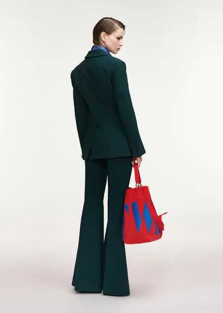 Konsiderate Trumpet Pants verdes.