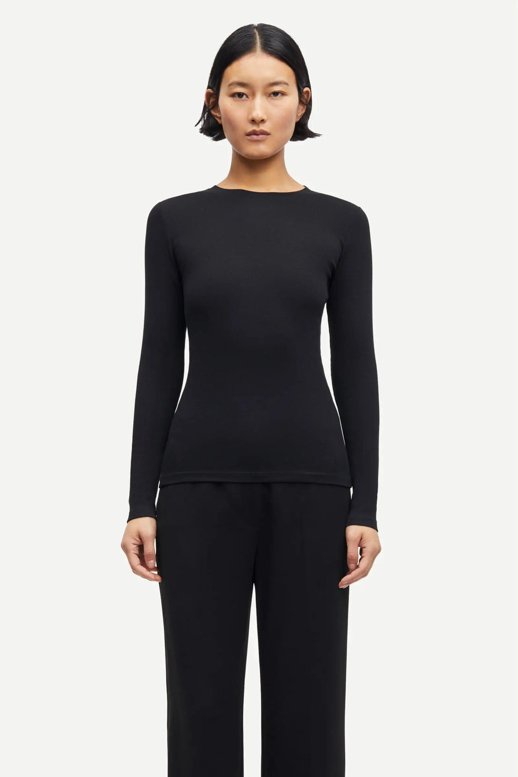 Alexa camiseta negra.