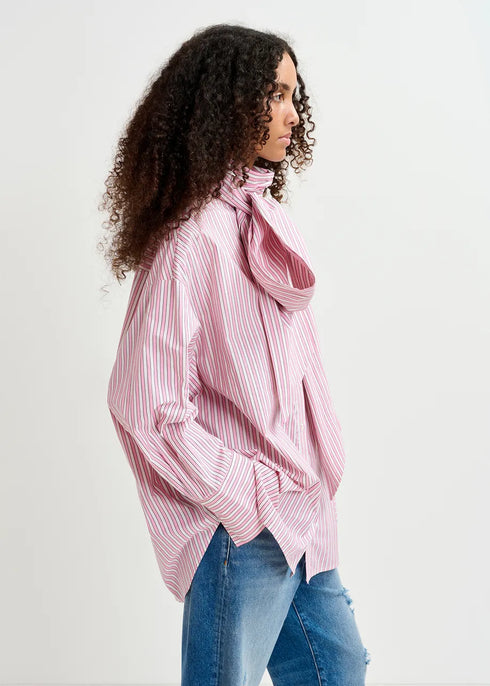 Greta camisa blanca rosa