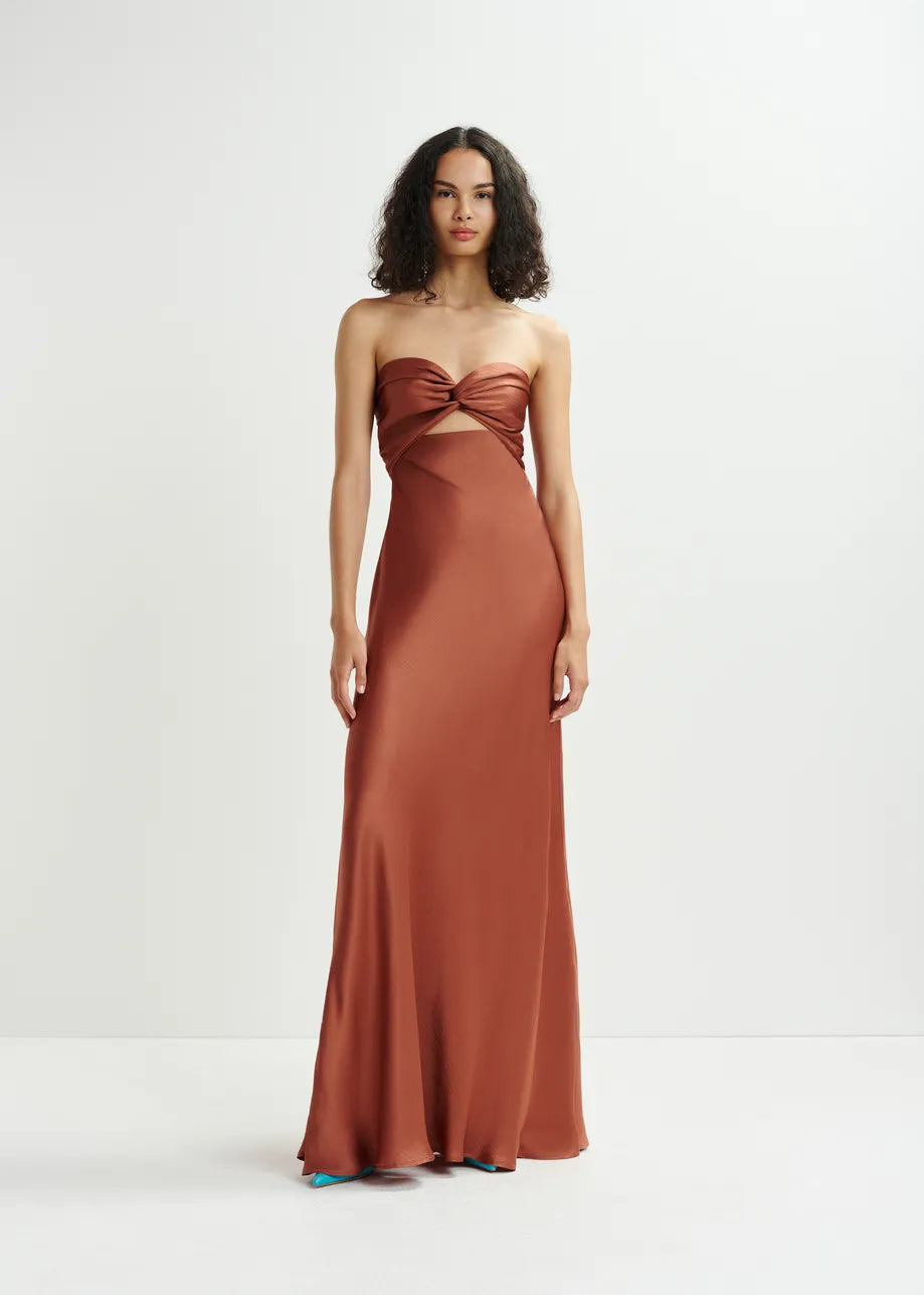 Hierro vestido marron