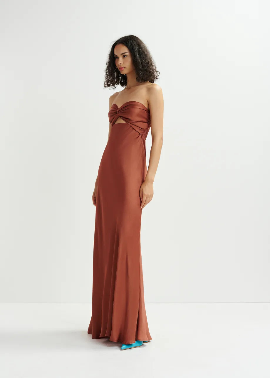 Hierro vestido marron
