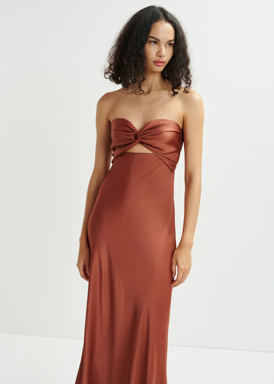 Hierro vestido marron