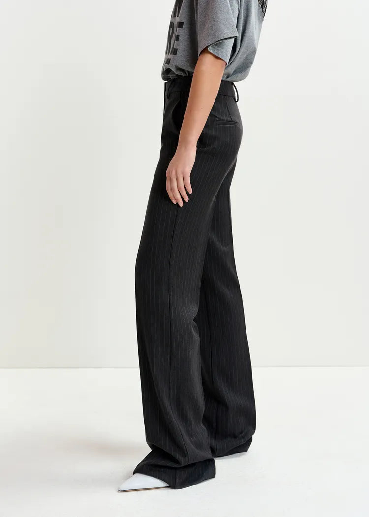 Invade pantalón campana