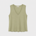Camiseta Gabriela Pico Kaki — 100% Algodón Orgánico Cuello Pico Manga Sisa | Tomates Fritos