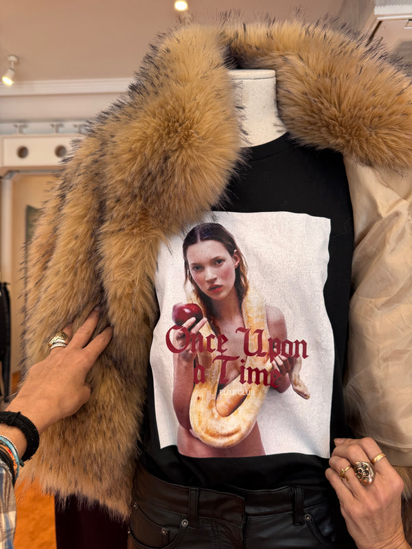 Once Upon camiseta negra
