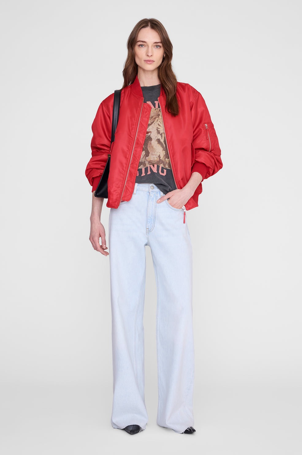 Leon bomber roja.