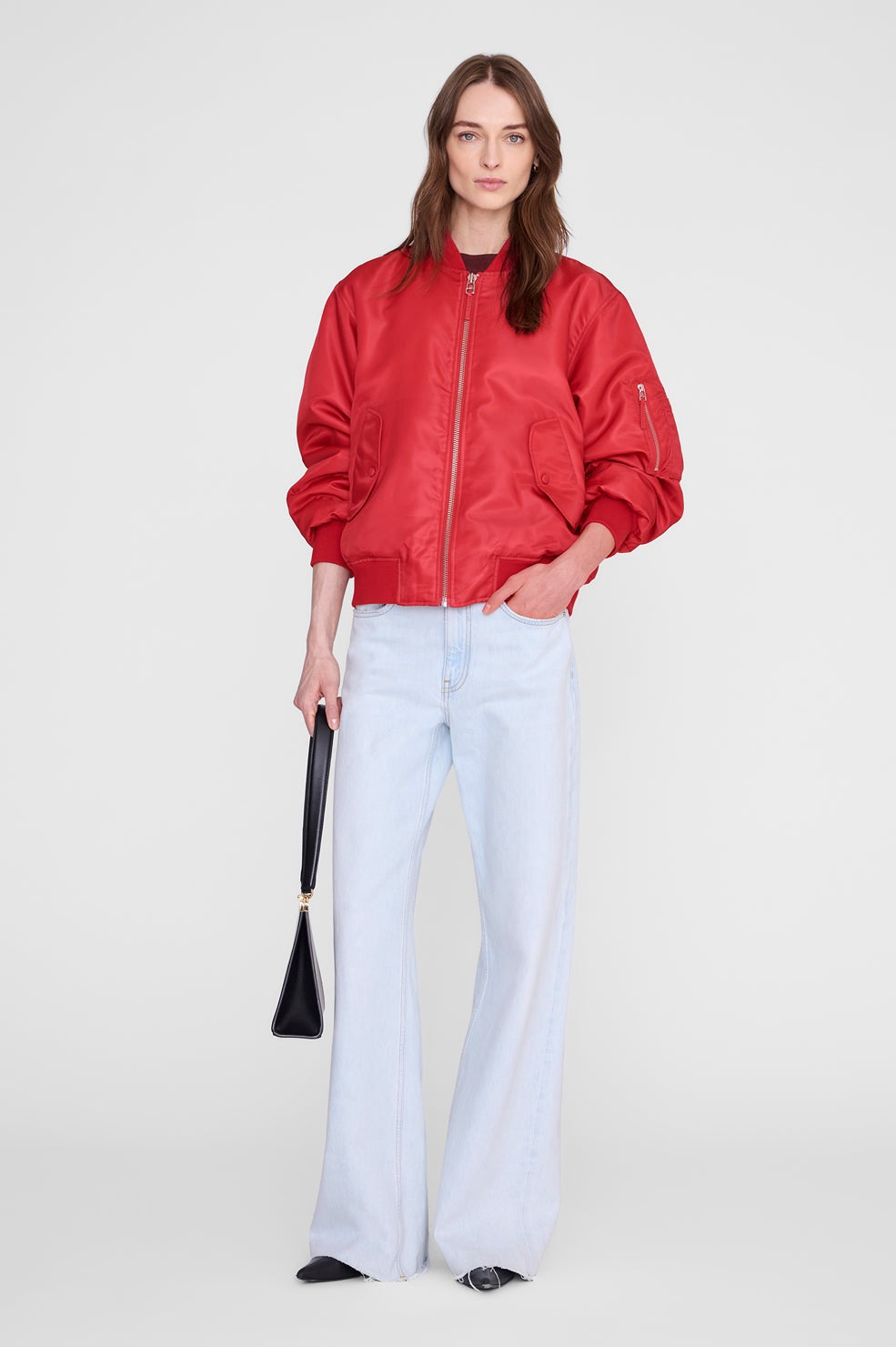 Leon bomber roja.