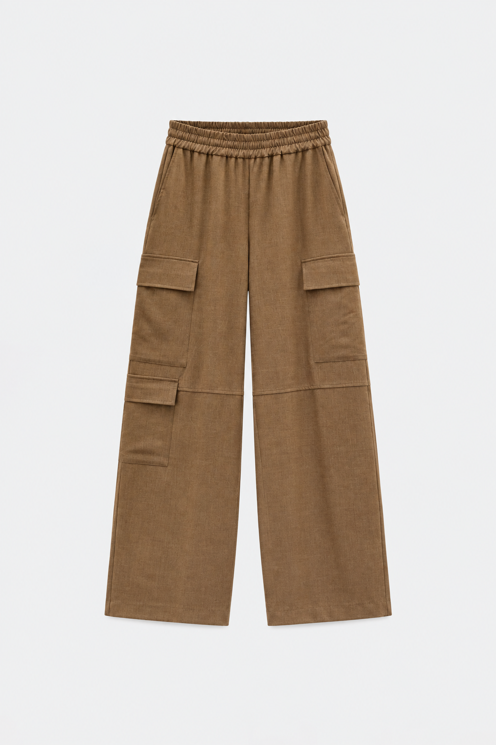 Pantalón cargo camel.