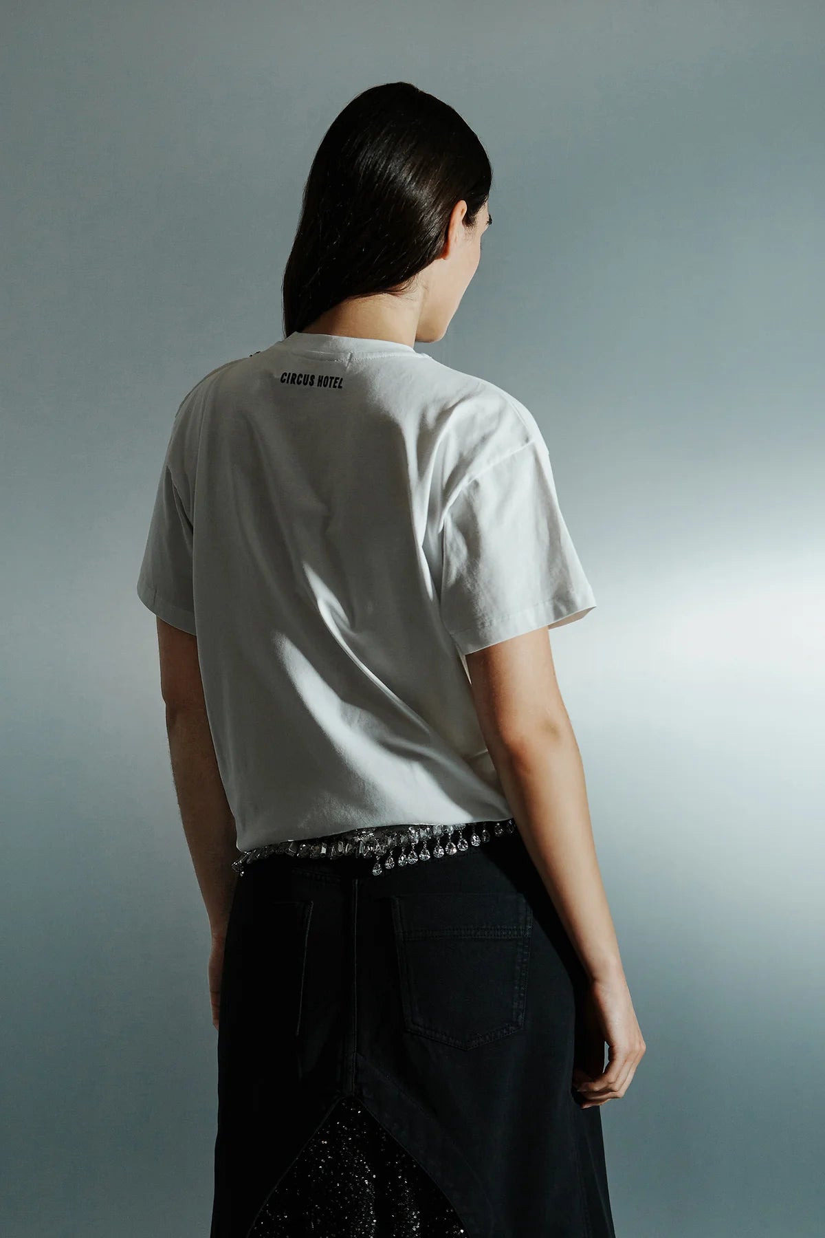 Camiseta cut out con strass