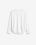 Arum camiseta blanca.