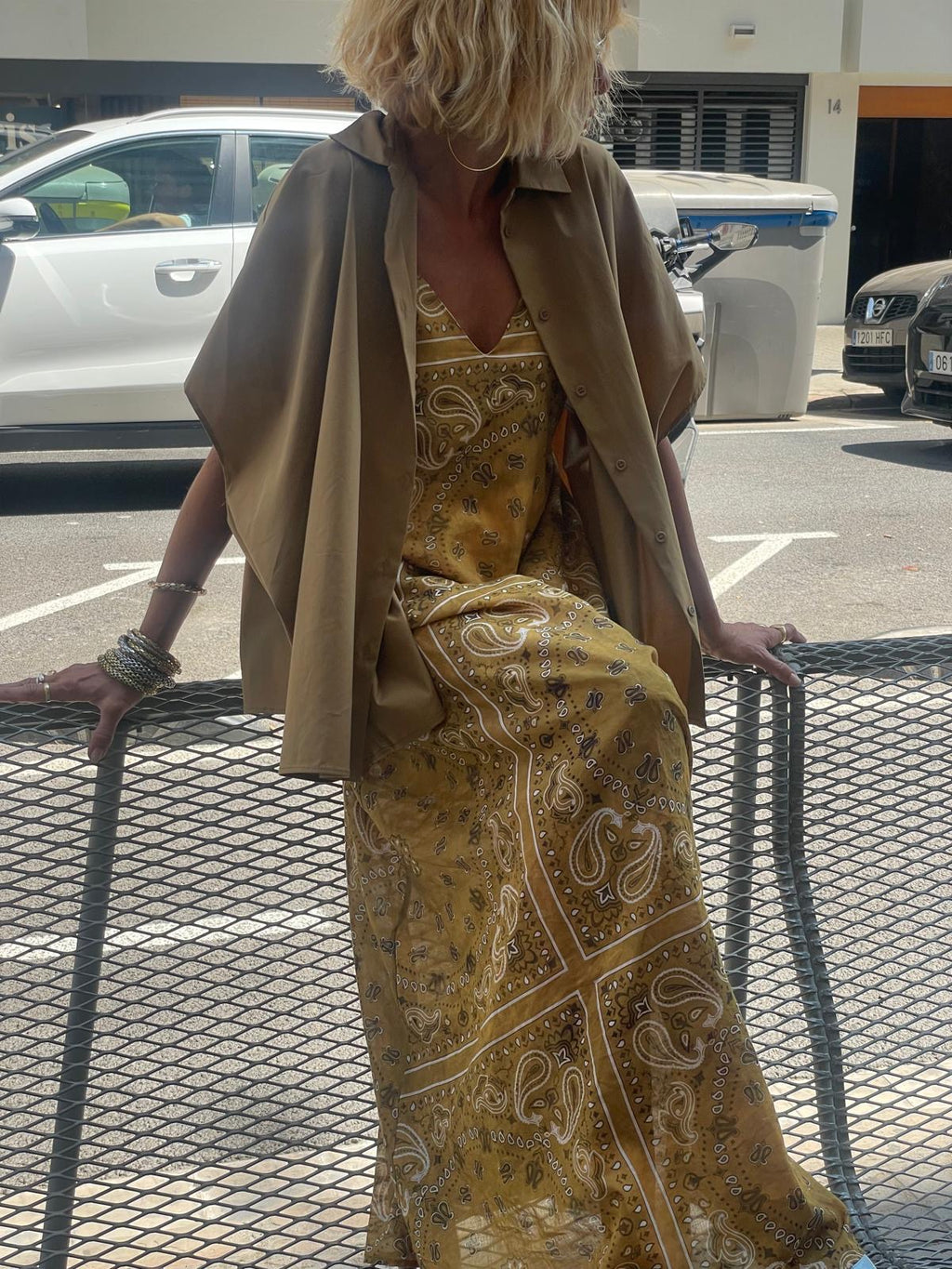 Camisa popeline over camel