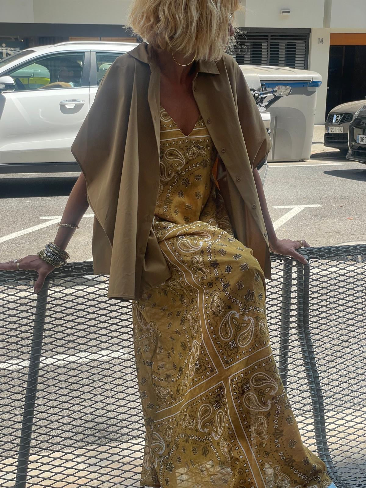 Camisa popeline over camel