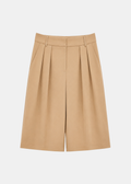 Bermuda Fluida Camel — Tejido Satinado con Pinzas y Trabillas