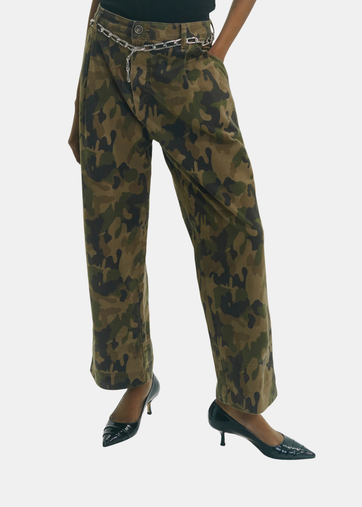 Pantalón camuflaje.