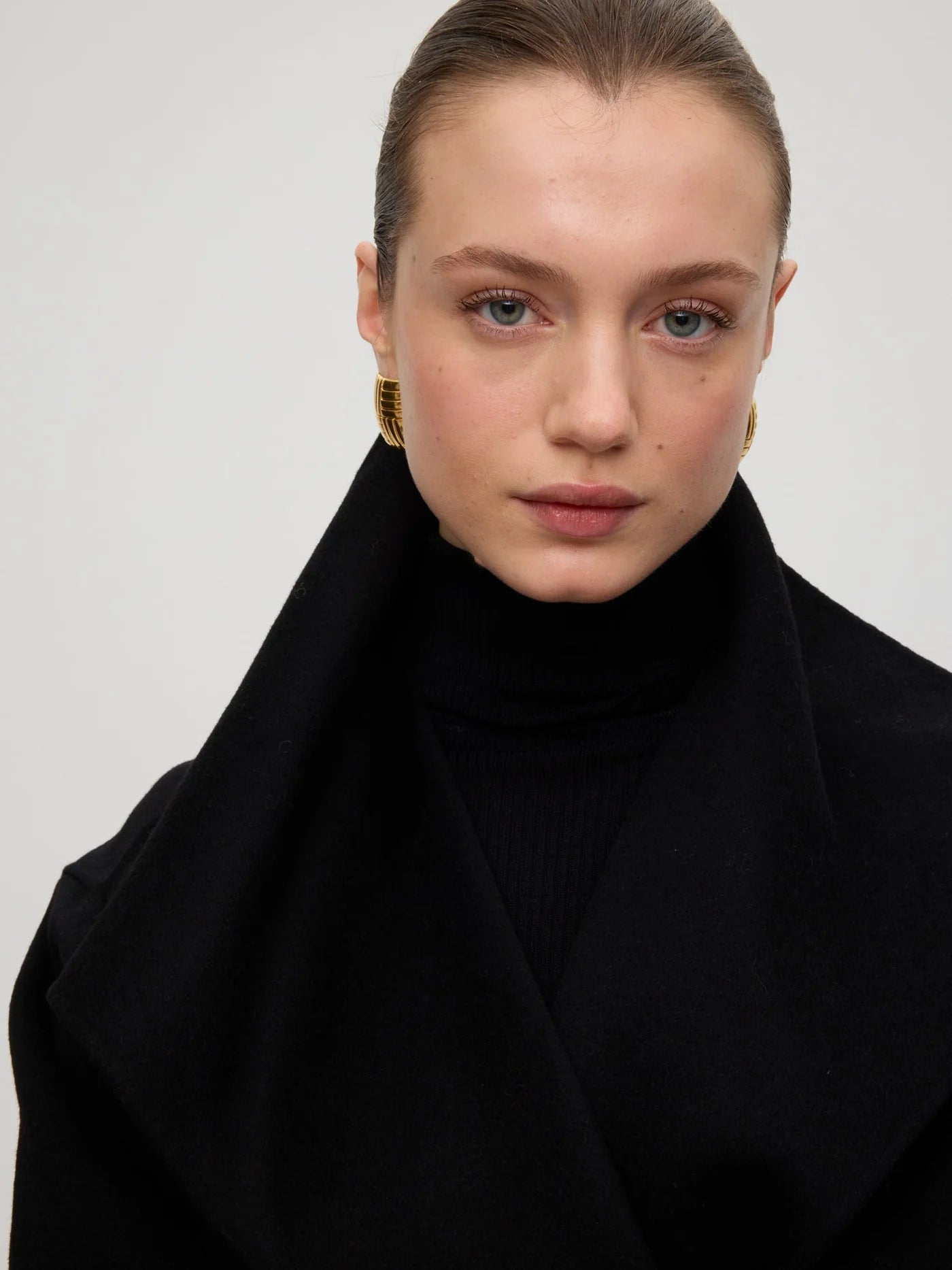 Factory Abrigo Negro.